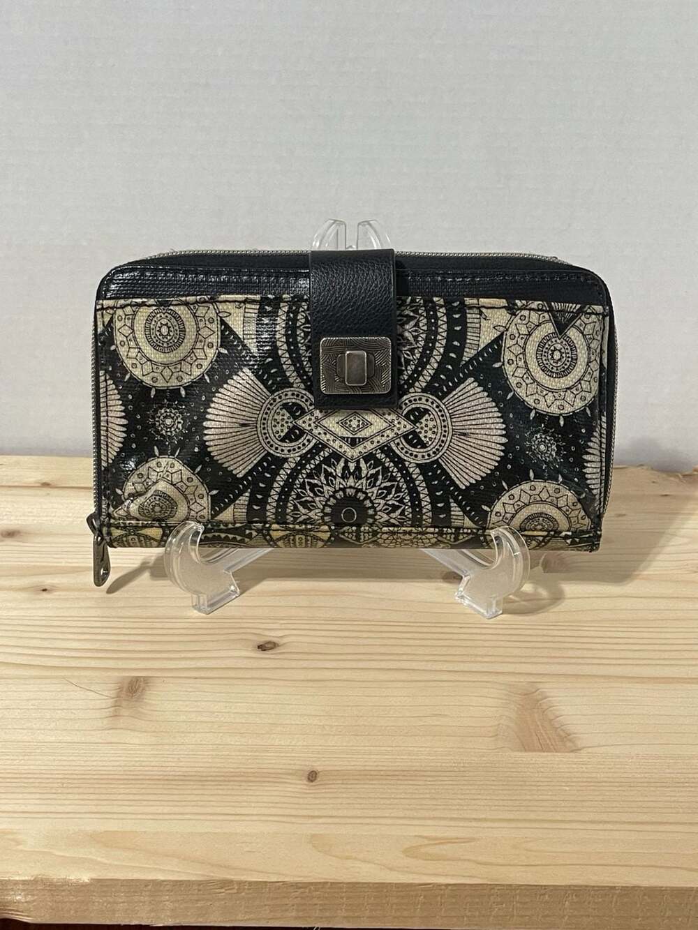 Sakroots Black and White Mandala Large Smartphone Crossbody Wallet Wristlet